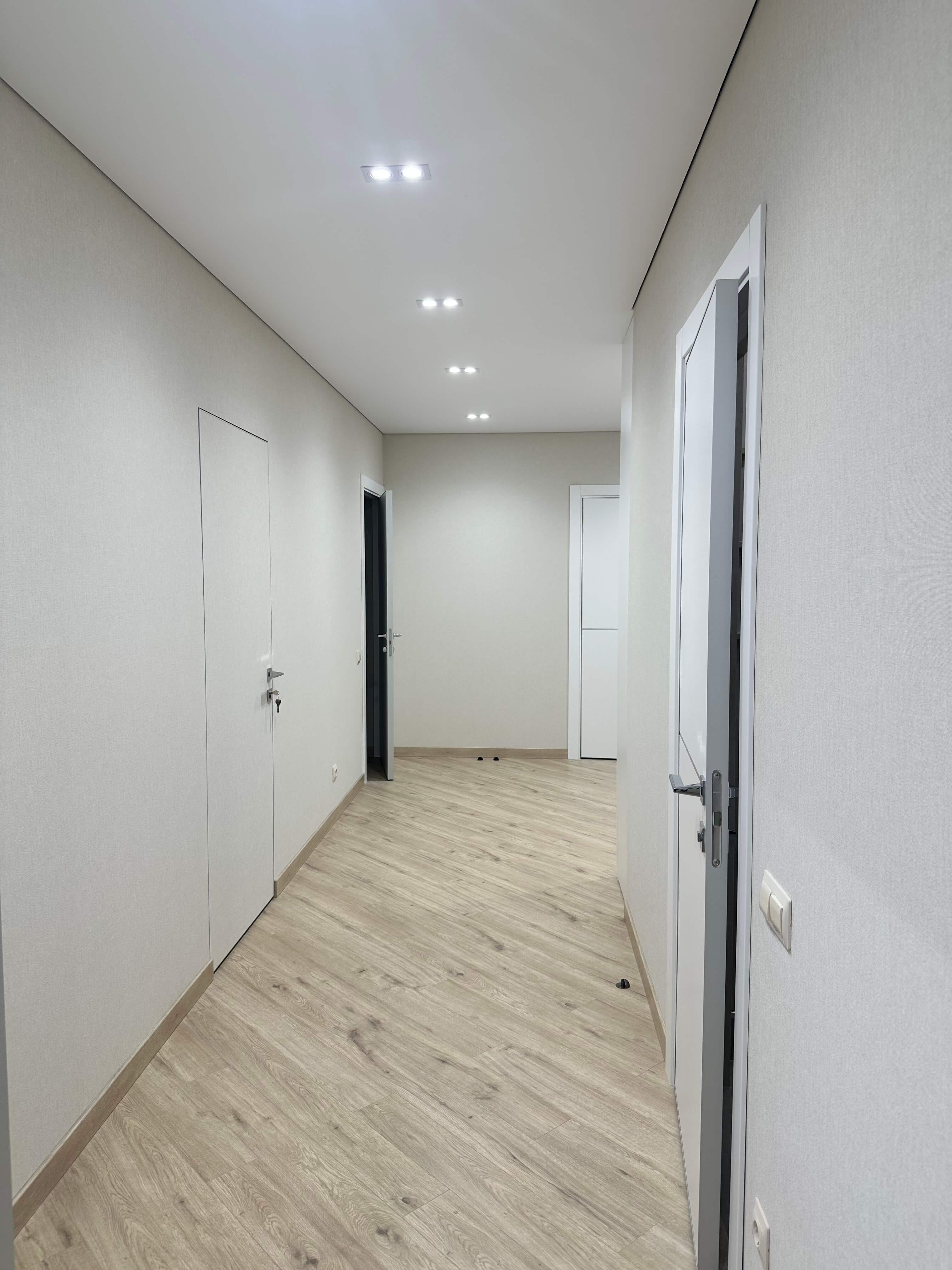Ламинат stone floor под дерево в прихожей